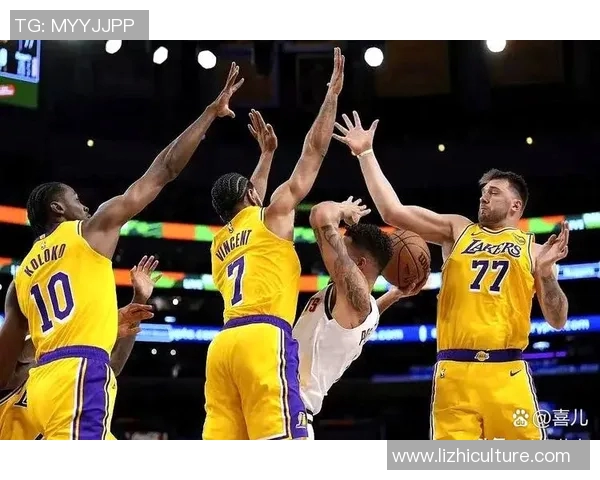 勇士与湖人爆发激烈交手,双方双核对决燃爆全场 勇士与湖人爆发激烈交手,双方双核对决燃爆全场