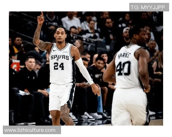 太阳主场失利，马刺上演逆转好戏：阿德接连进球扭转战局